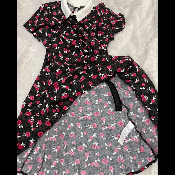 SOLD - Rose Floral Dress by Forever 21 - Picture 14 of 14